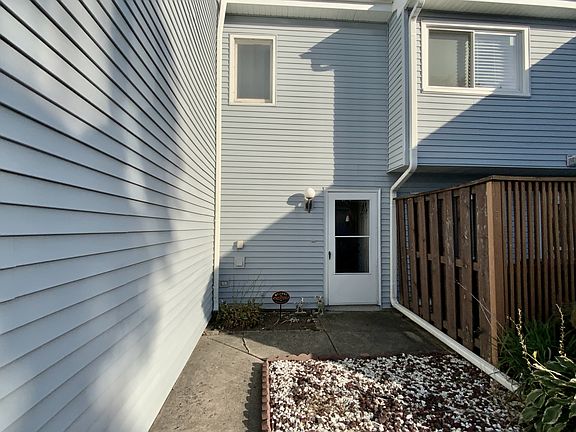 3rd image of 1889 Hickory Ln