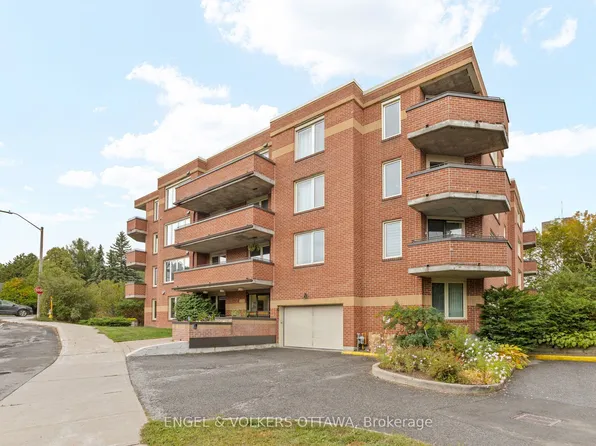 800 McKellar Ave #101, Ottawa, ON K2A 2X5