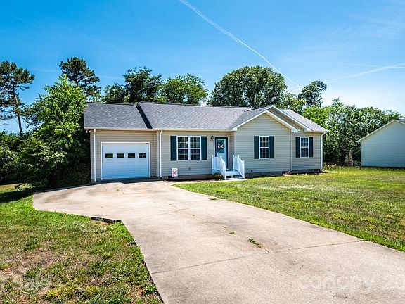 2nd image of 5823 Sparrow Dr