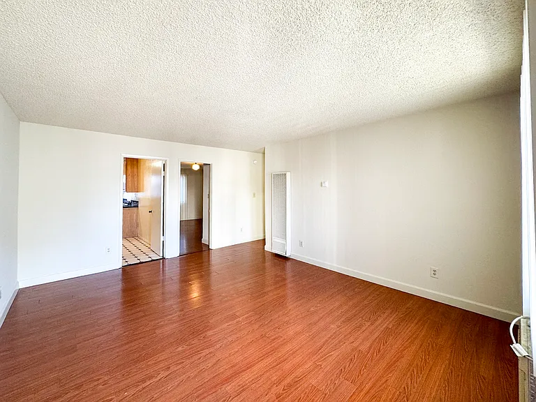 4623 Prospect Ave #3 — Photo 4
