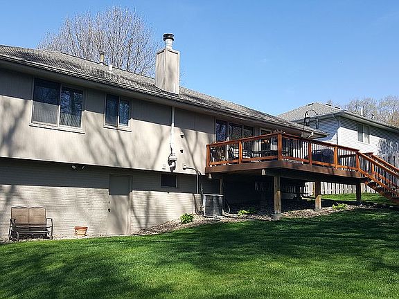 Privacy fenced rear yard