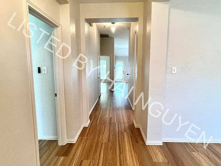 1602 Crestmeadow Ln — Photo 3