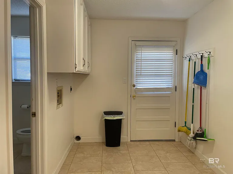 1303 N Cedar St — Photo 15
