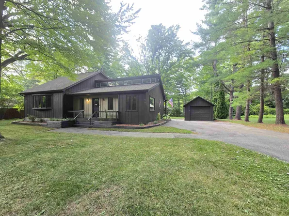 634 W Donald Ln, Sanford, MI 48657