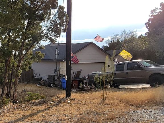3rd image of 21409 Surrey Ln