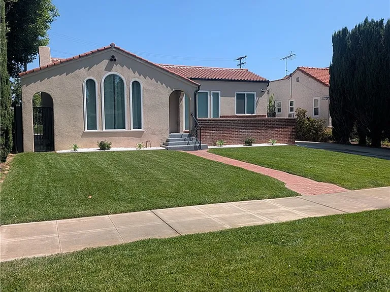 2609 Birch St — Photo 44