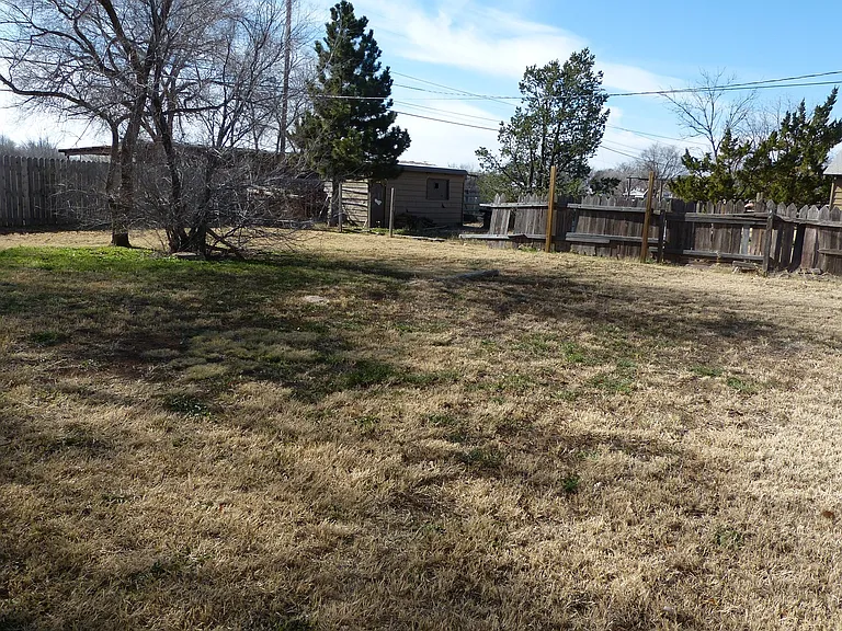 703 Dixie Dr — Photo 15