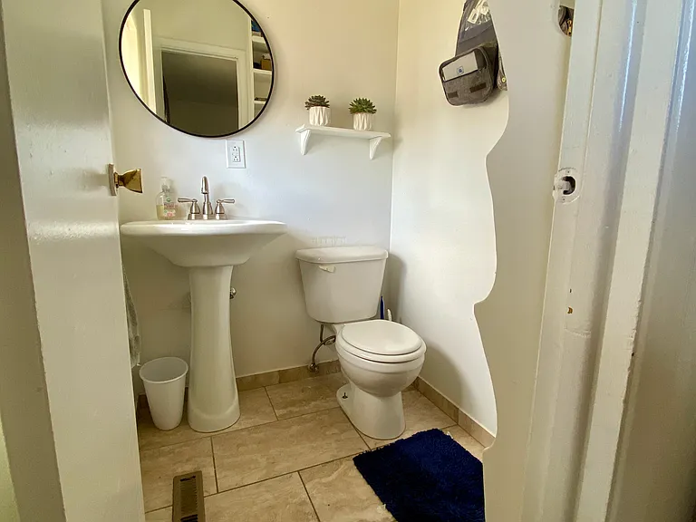 620 W 8th St #1 — Photo 8