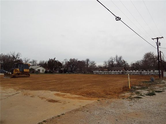 2nd image of 513 W Main St