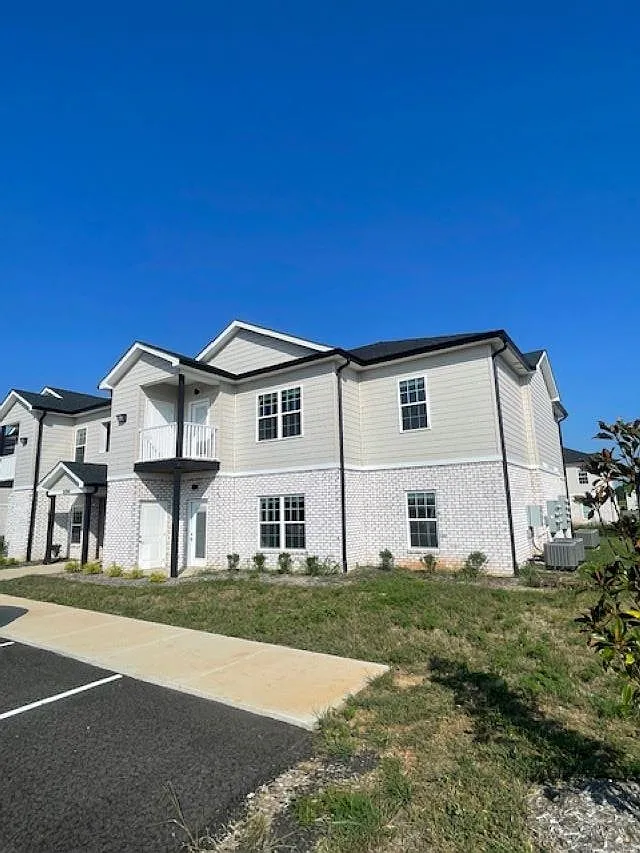 2 bed, 980 sqft, $995 — Photo 2
