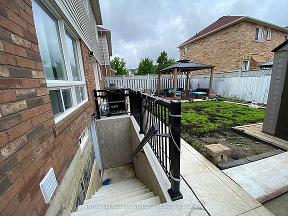 2nd image of 29 Marshmarigold Dr #Basement