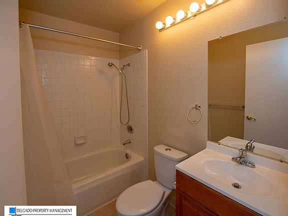 4th image of 140 Woodvale Ct