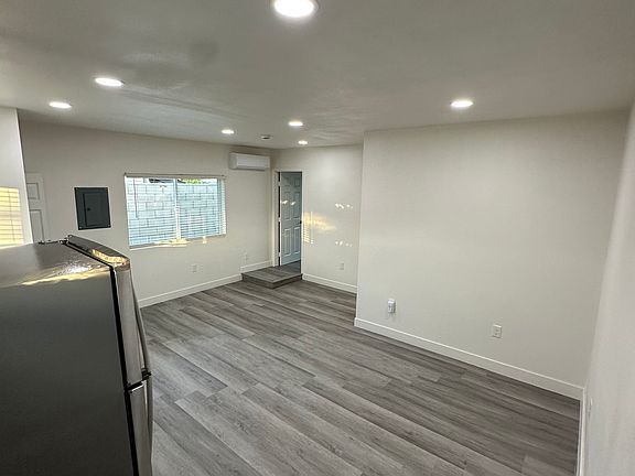 3rd image of 1921 Davis St #2