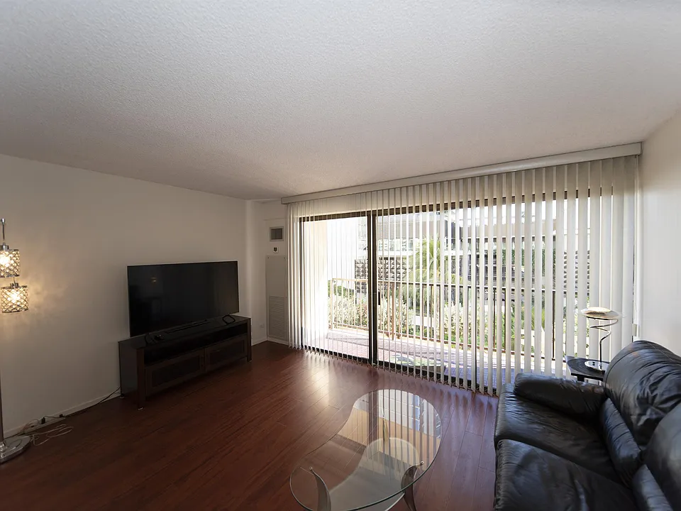 2140 Kuhio Ave #606