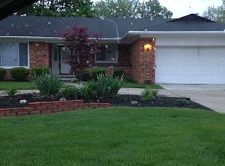 22965 Kenwyck Dr, Southfield, MI 48034