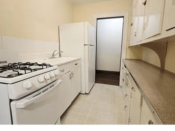 939 N Church St APT 1, Rockford, IL 61103