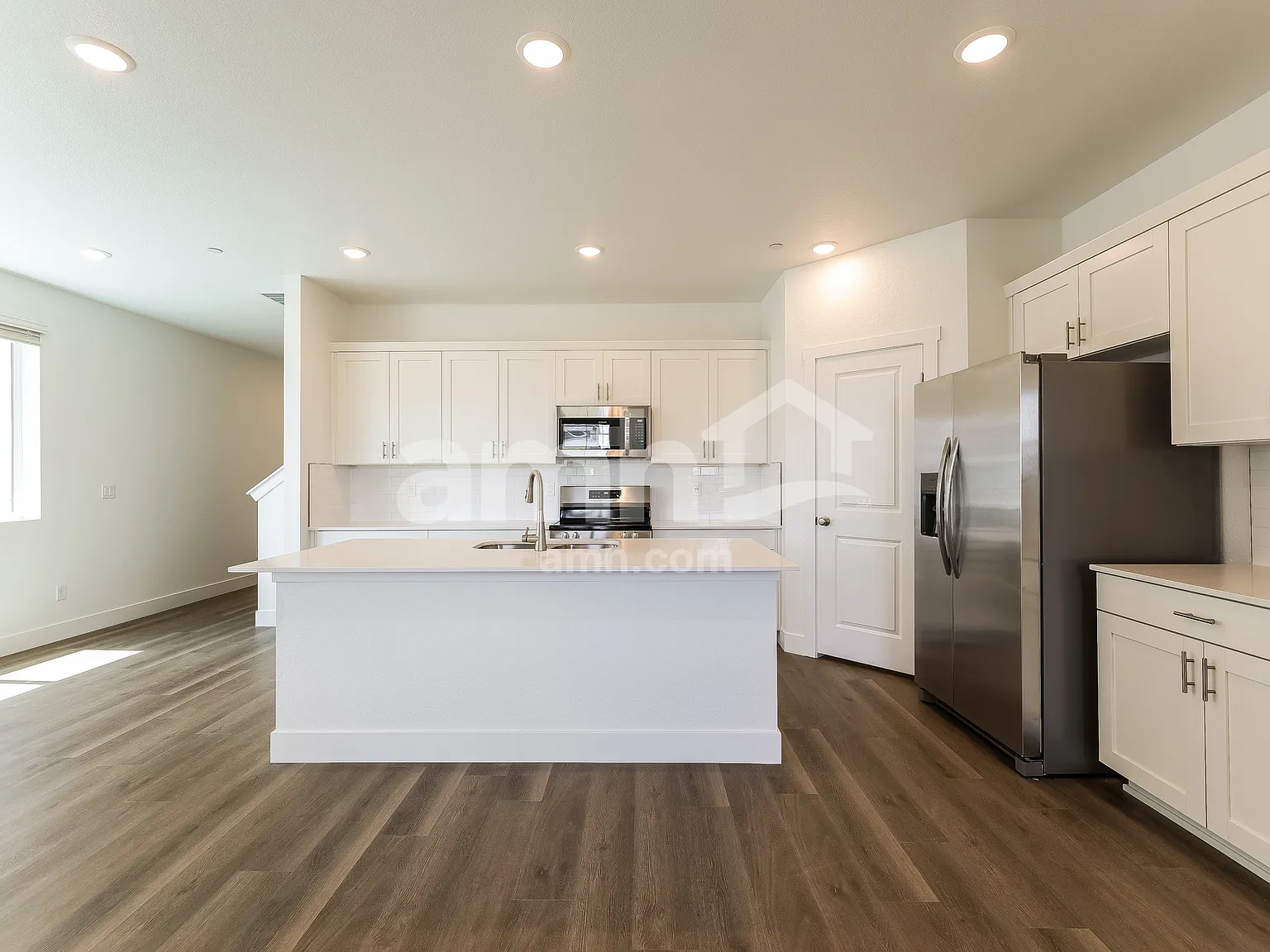 4 bed, 2.5 bath, 2145 sqft, $2,810 — Photo 3