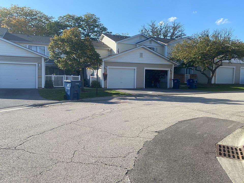 2nd image of 318 Clearwater Ln