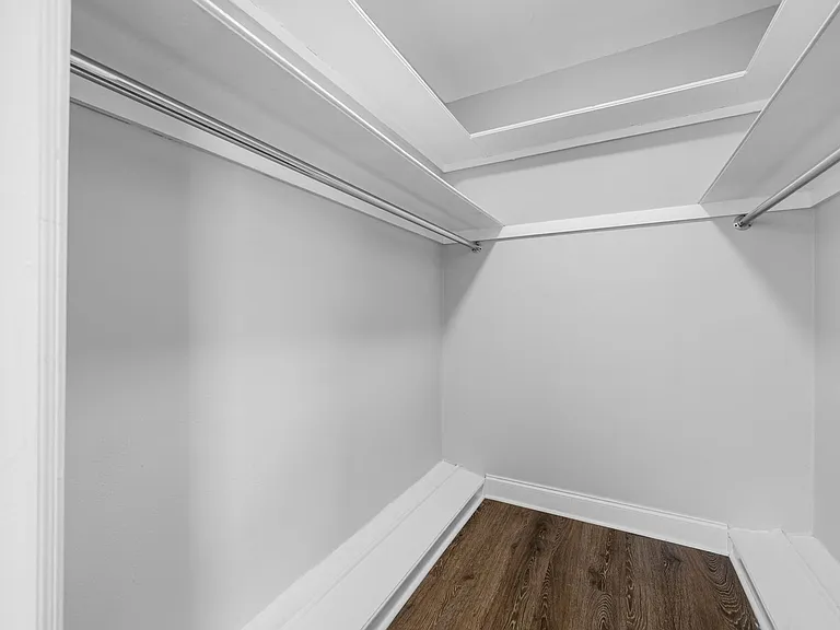1200 Beach Dr NE — Photo 9