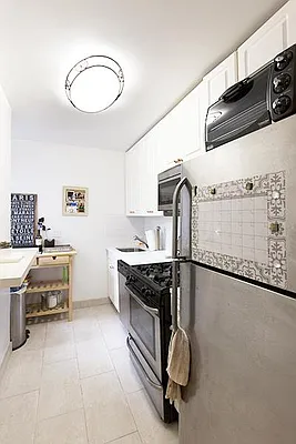 Sold by R New York | media 33