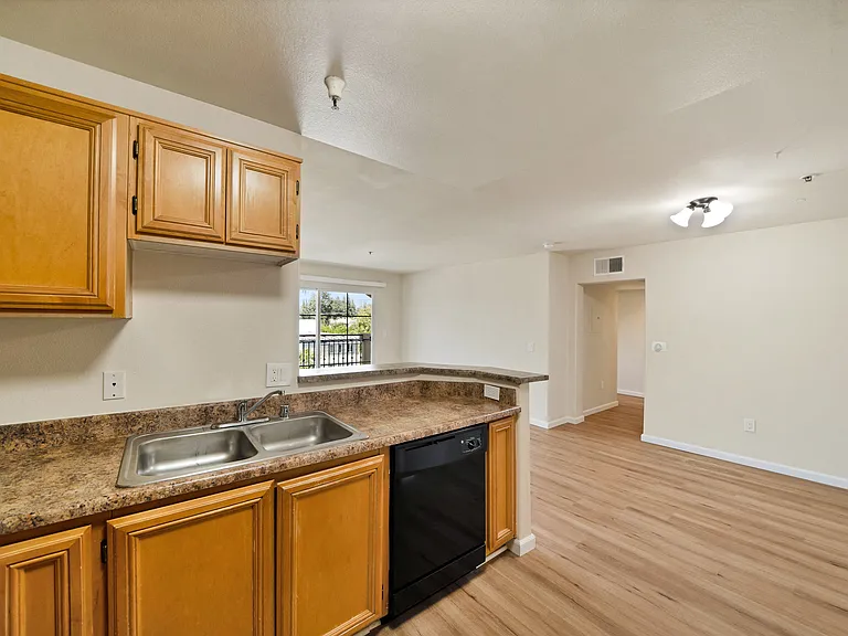 Toscana Apartments — Photo 7