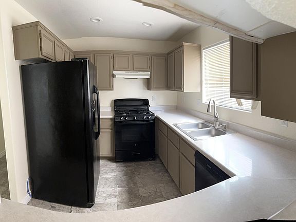 5th image of 5557 Ness Ave