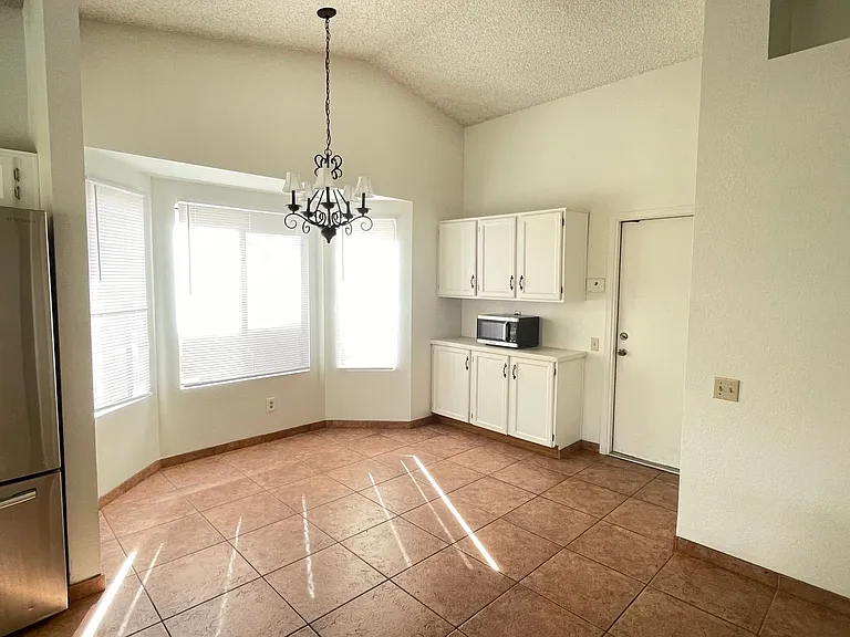 1609 N Longmore St — Photo 14