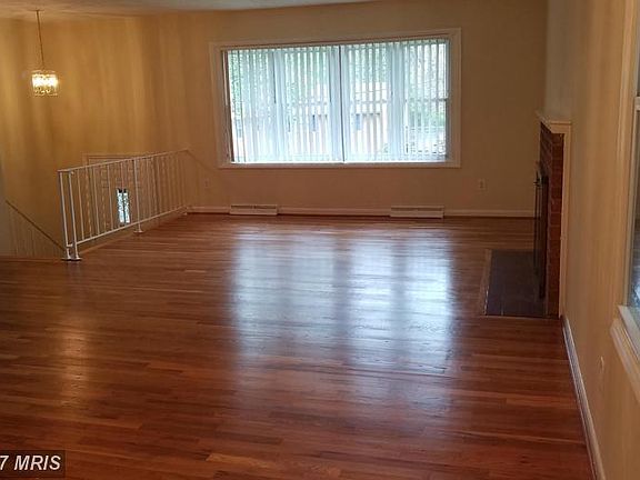 Living Room with fireplace