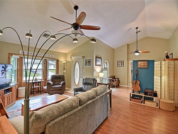 5th image of 60 Joy Haven Dr