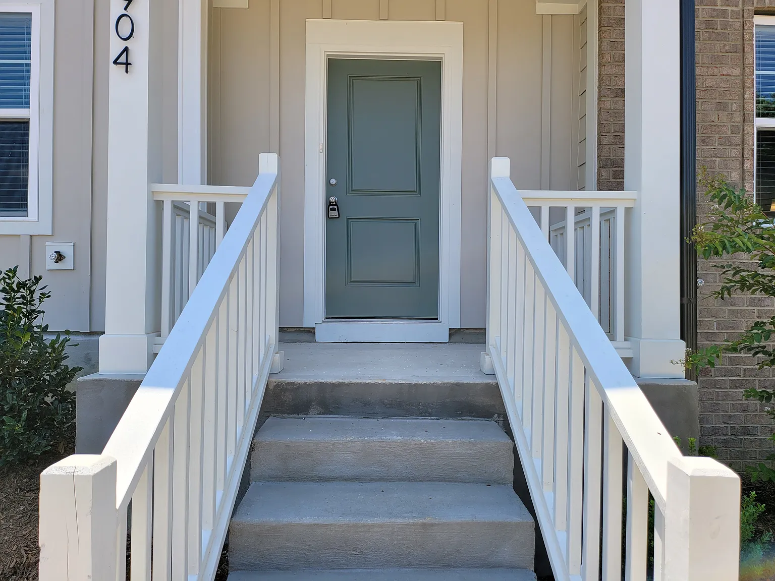3 bed, 2.5 bath, 1735 sqft, $1,980 — Photo 2