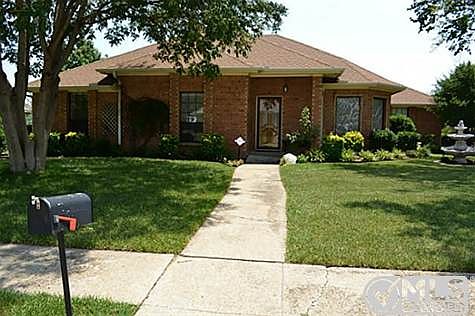 1st image of 3704 Brookglen Dr