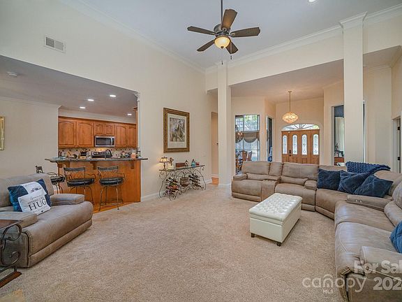 3rd image of 116 English Ivy Ln