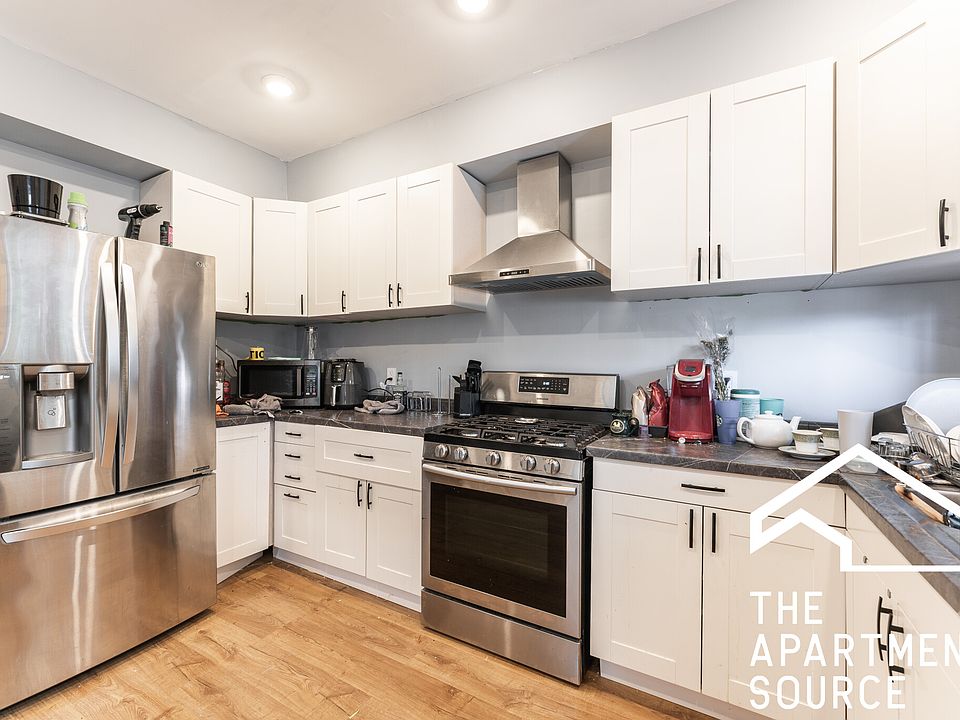 1st image of 2834 W Lyndale St APT 1