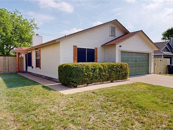 3rd image of 3805 Daniels Dr