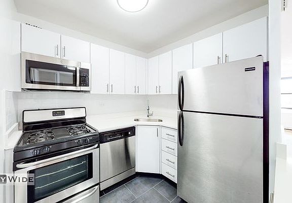 3rd image of 145 E 16th St #14R