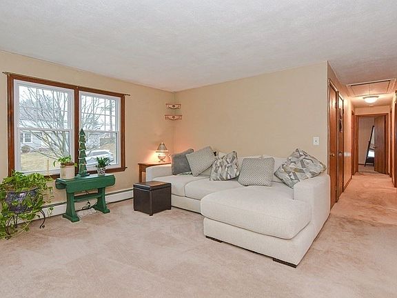 5th image of 32 Chapel Hill Dr