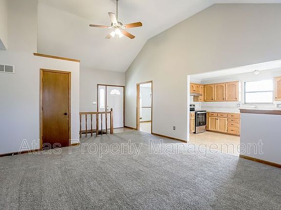 5th image of 1100 NE Birchwood Dr