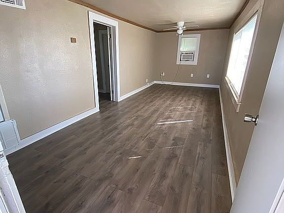 2nd image of 824 Deane Dr
