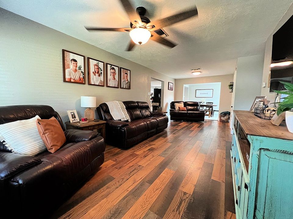 2nd image of 925 West Dr
