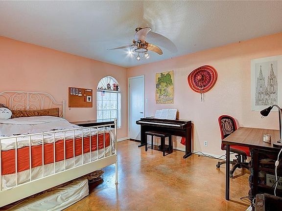 4th image of 910 Duncan Ln APT 7