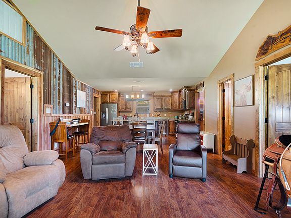 5th image of 285 5th St NE