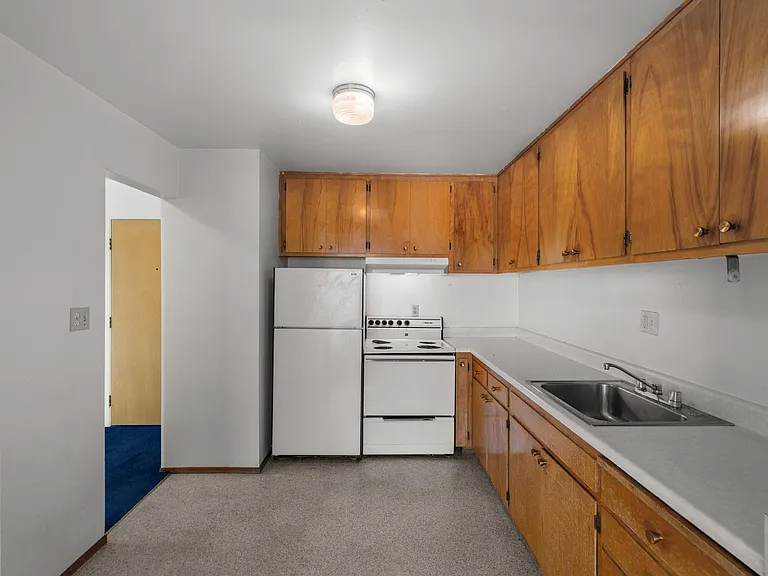 1920 Francisco LLC — Photo 6