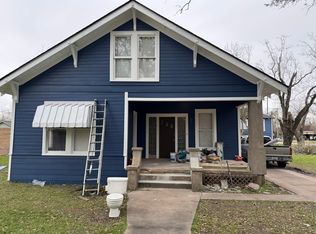 627 E Locust St, Angleton, TX 77515