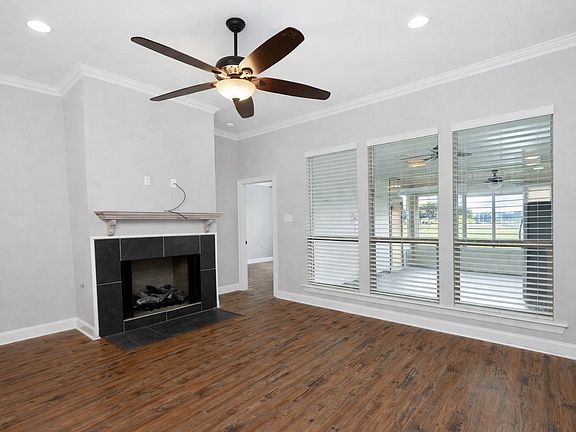4th image of 123 Lake Maclaine Ave