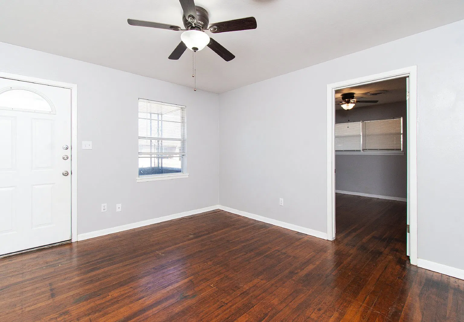 2 bed, 1.0 bath, 740 sqft, $800 — Photo 3