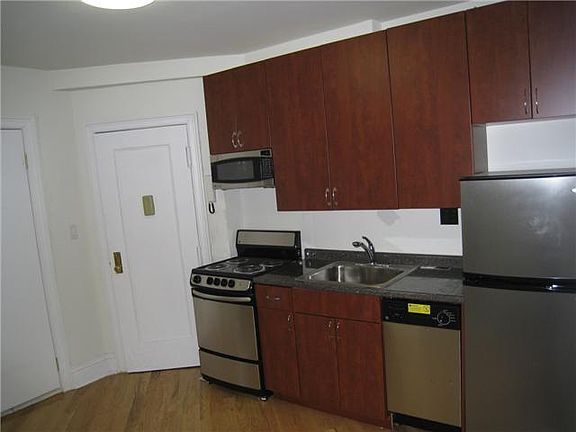 4th image of 406 E 63rd St