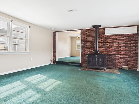 3rd image of 830 Palmer Ave