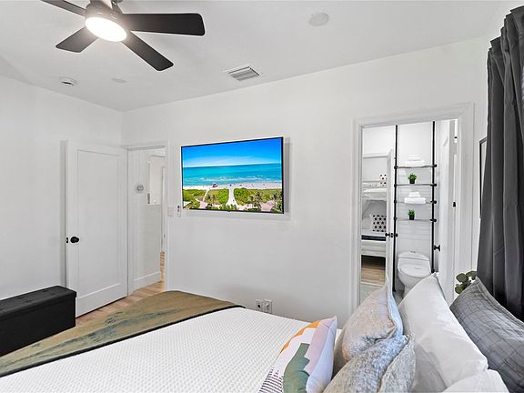 3rd image of 719 NE 36th St #719