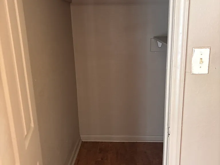 300 Rose Ln — Photo 16