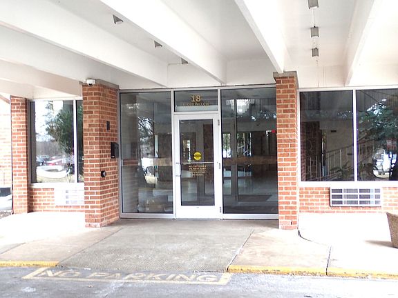 2nd image of 18 E Old Willow Rd APT 535N